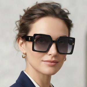 عینک آفتابی زنانه مدل مربع کائوچو کد 37 UV400