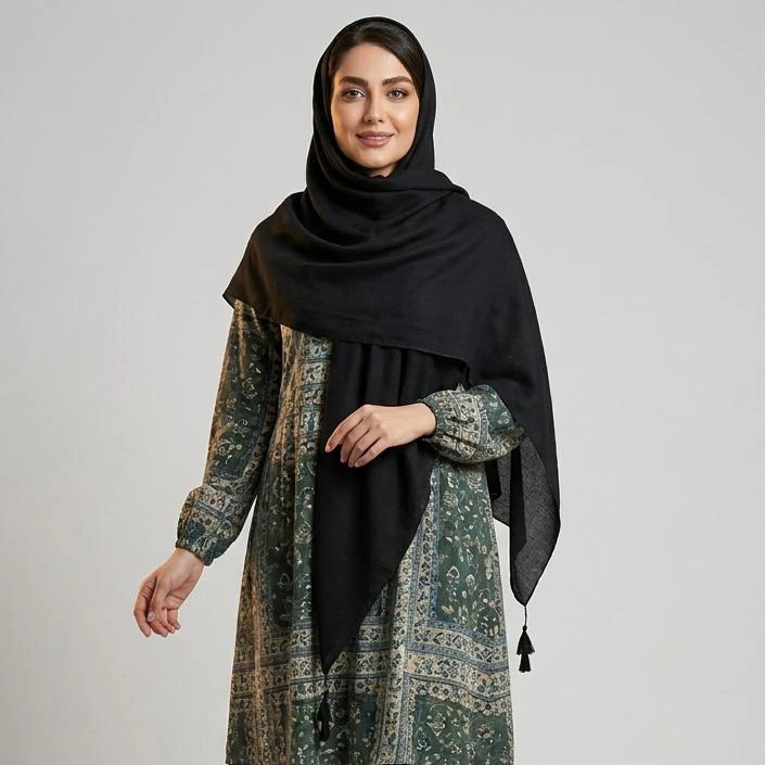 روسری زنانه مدل نخی ساده قواره 140 منگوله دار کد ana-4097