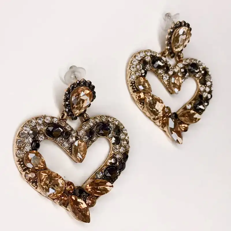 گوشواره زنانه مدل قلب نگین gh1