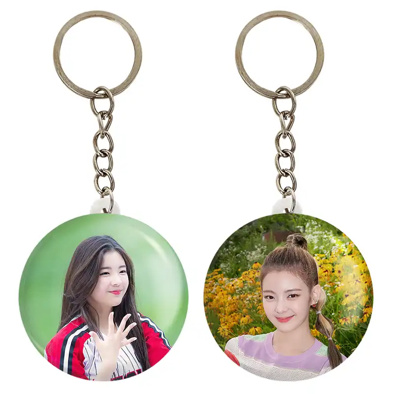 جاکلیدی خندالو مدل لیا گروه ایتزی ITZY کد 2019020199 مجموعه 2 عددی