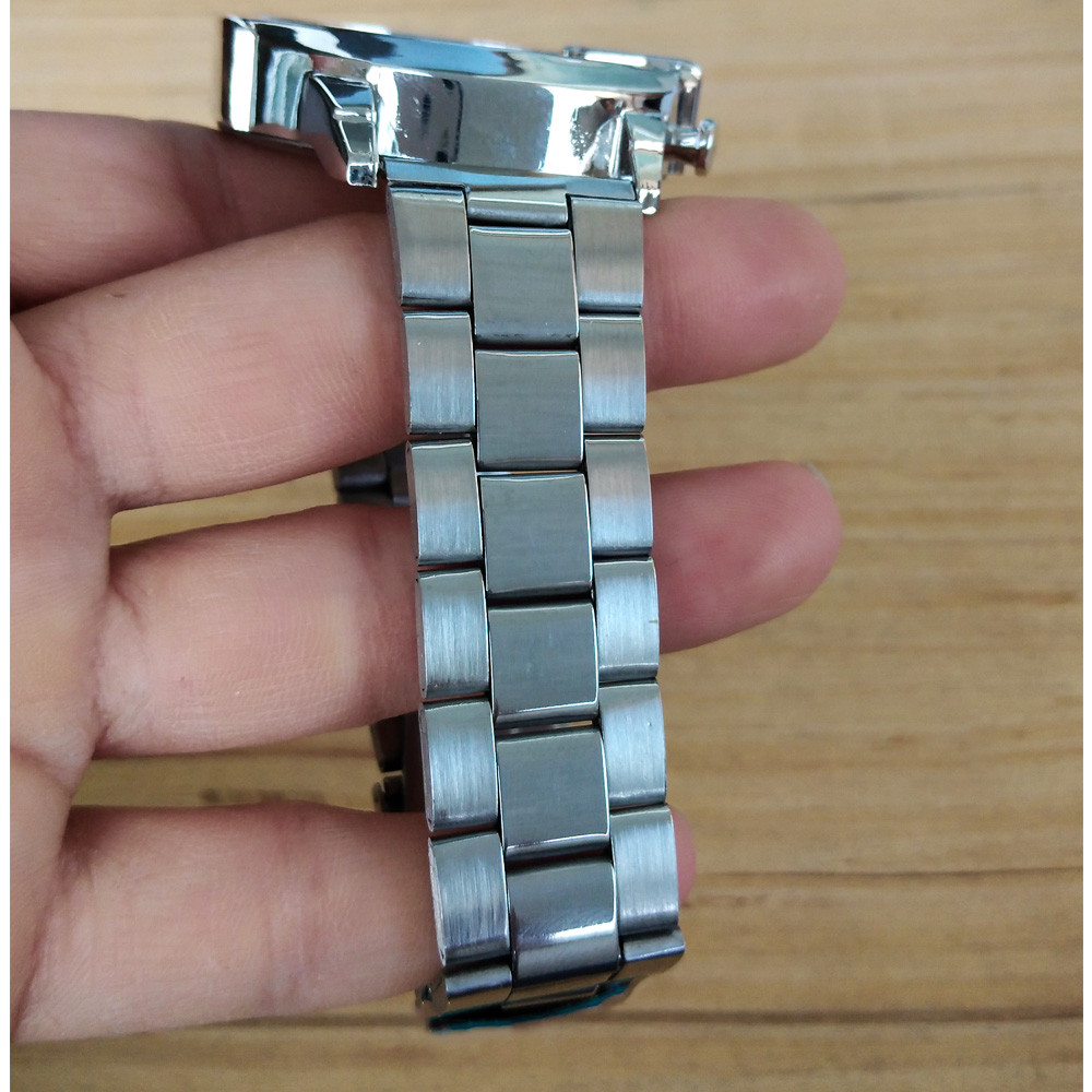 ساعت مچی عقربهای مردانه مدل بند فلزی شاخدار کد 25 NGH ساعت مچی عقربهای مردانه مدل بند فلزی شاخدار کد 25 NGH