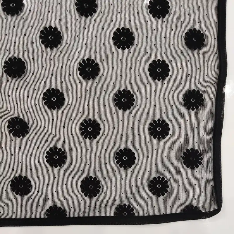 روسری زنانه مدل مینی توری طرح بابونه