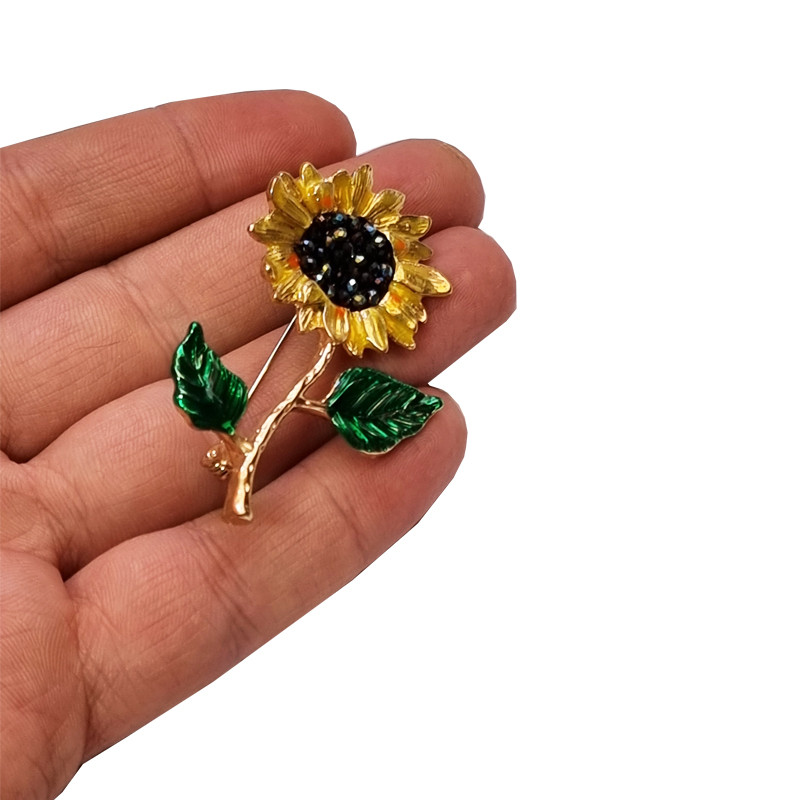 گل سینه زنانه مدل گل آفتابگردان