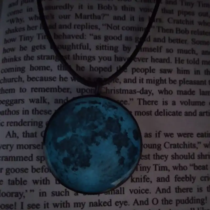 گردنبند مدل رزینی ماه شبتاب کد 3