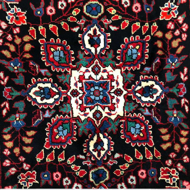 فرش دستبافت ۱.۵ متری مدل نهاوند زمینه مشکی