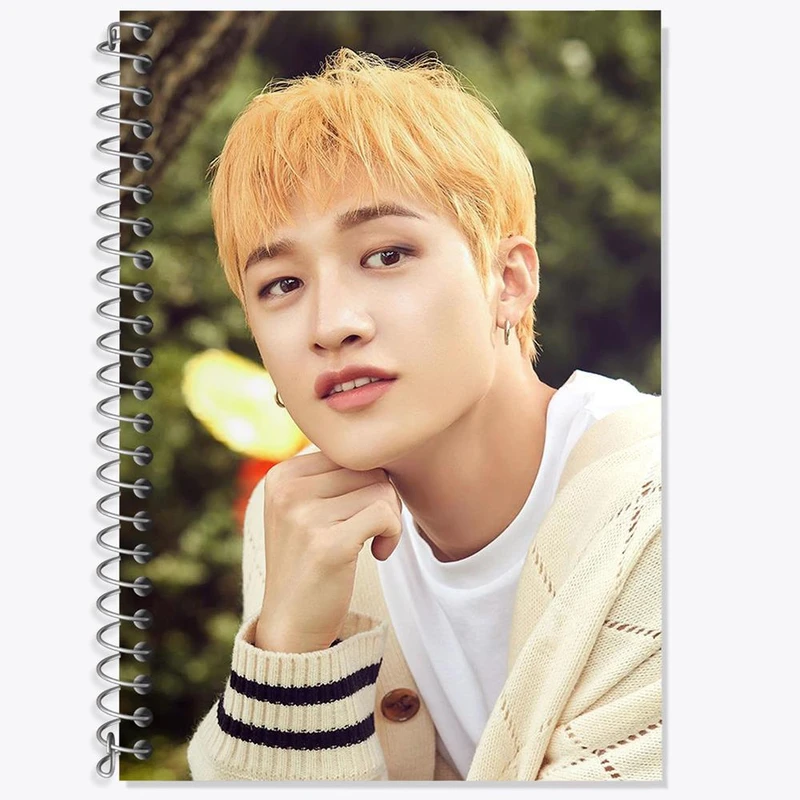 دفتر زبان 50 برگ خندالو مدل دو خط طرح بنگ چان گروه استری کیدز Stray Kids کد 11871