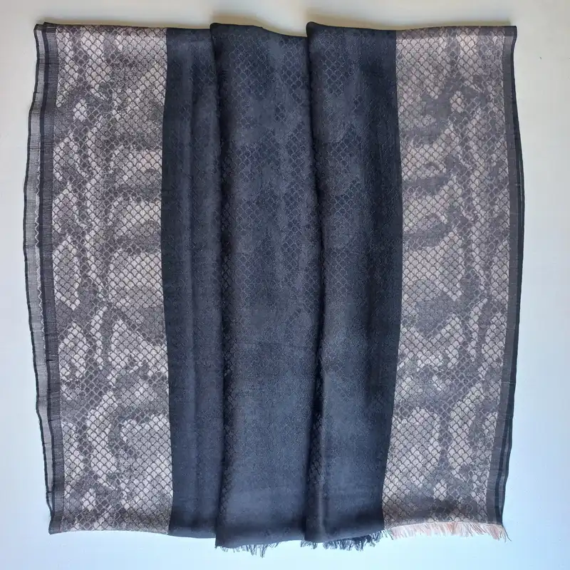 شال زنانه مدل نخی پوست ماری