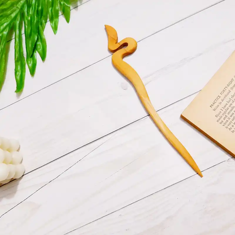 گیره مو زنانه مدل کانزاشی پین مو چوبی دست ساز طرح مار