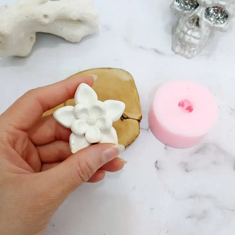 قالب شمع مدل گل نرگس