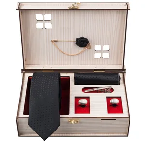 ست کراوات و دستمال جیب و دکمه سردست و گل یقه کت مردانه جیان فرانکو روسی مدل GF-PO939-BK-BOX