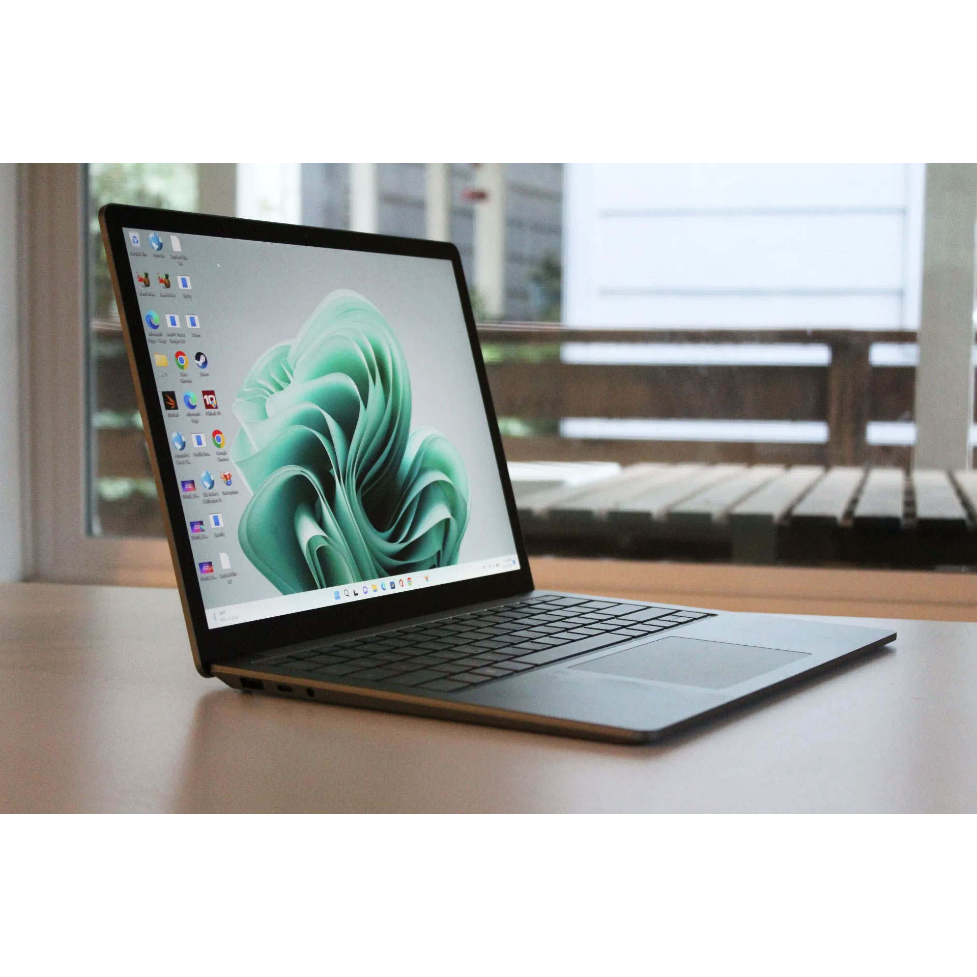 قیمت و خرید لپ تاپ 13.5 اینچی مایکروسافت مدل Surface Laptop 5-i5 1235U-16GB  LPDDR5X-256GB SSD-Touch