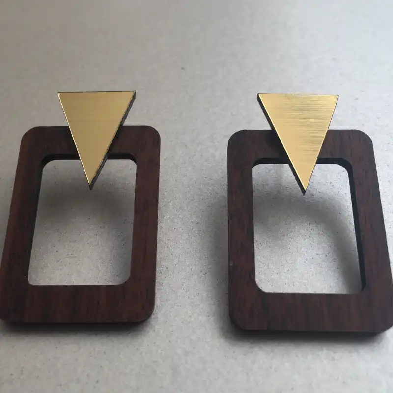 گوشواره زنانه مدل مربعی مثلثی