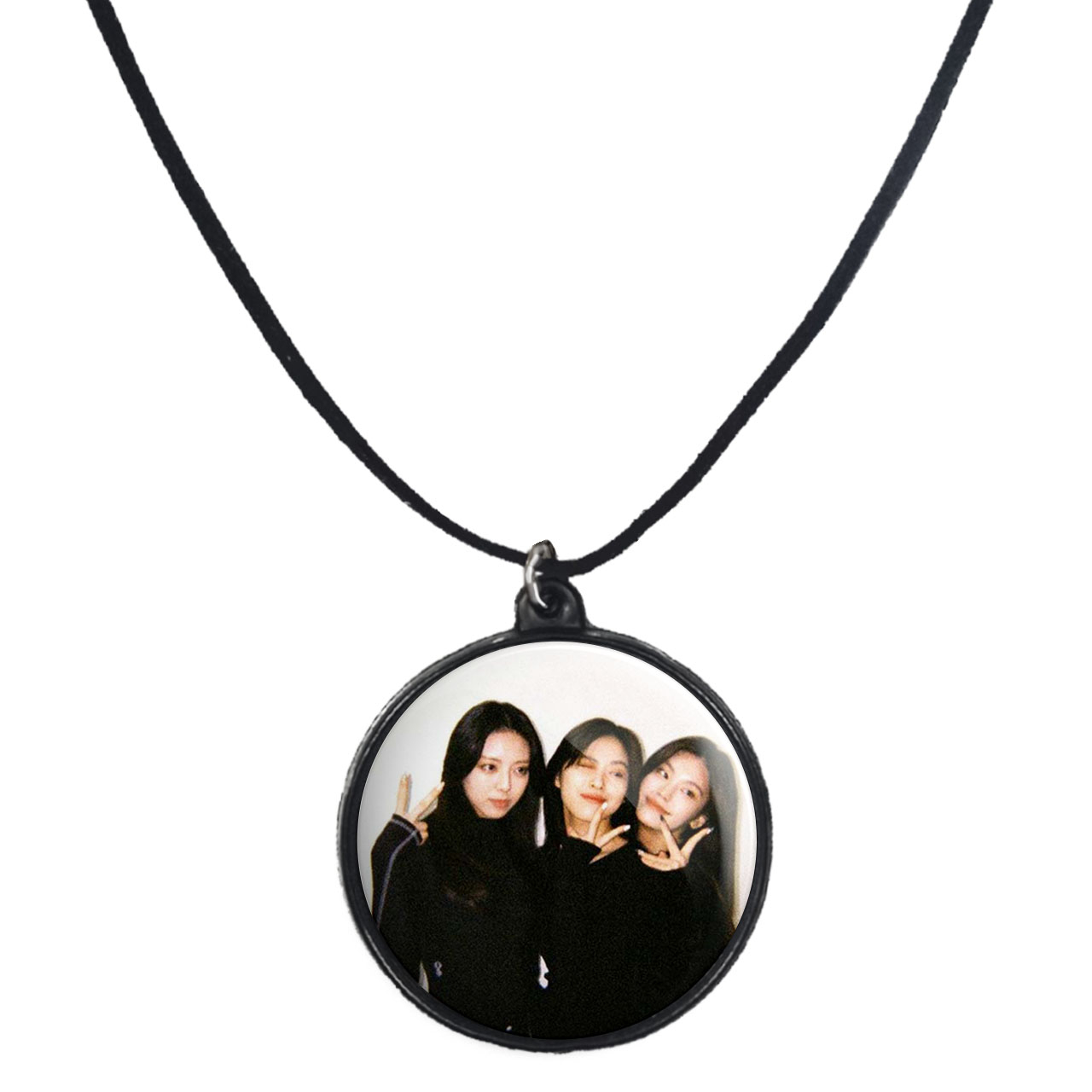 گردنبند پرمانه طرح گروه موسیقی ایتزی کد pmb.13104 مدل دو طرفه