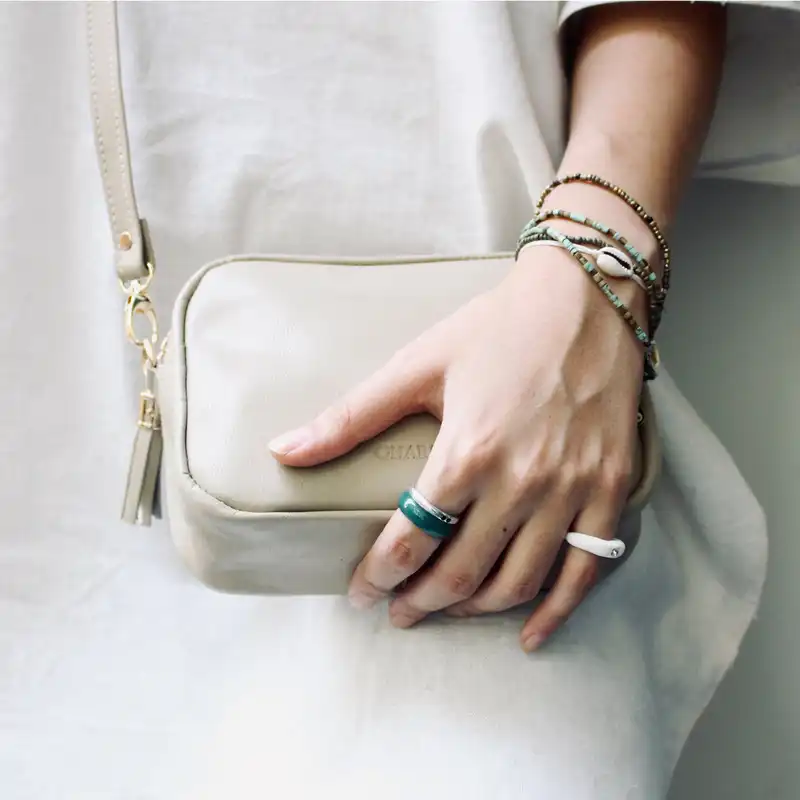 کیف دوشی زنانه چرم آرا مدل d058