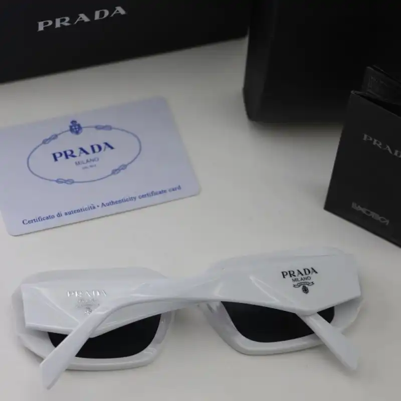 عینک آفتابی زنانه  مدل Spr 17W