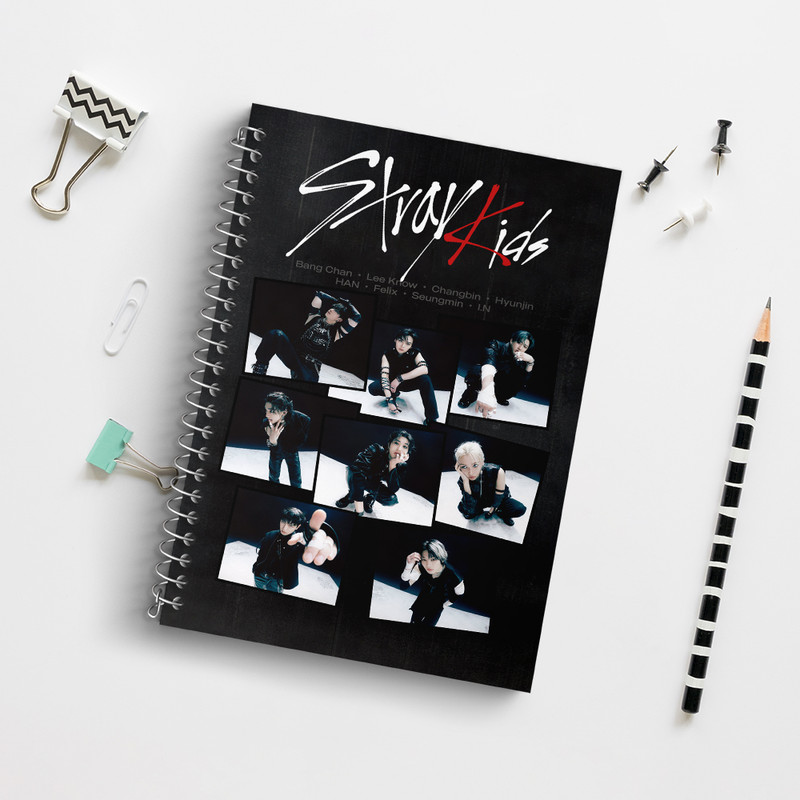 دفتر زبان 50 برگ خندالو مدل دو خط طرح استری کیدز (Stray Kids) کد F5565
