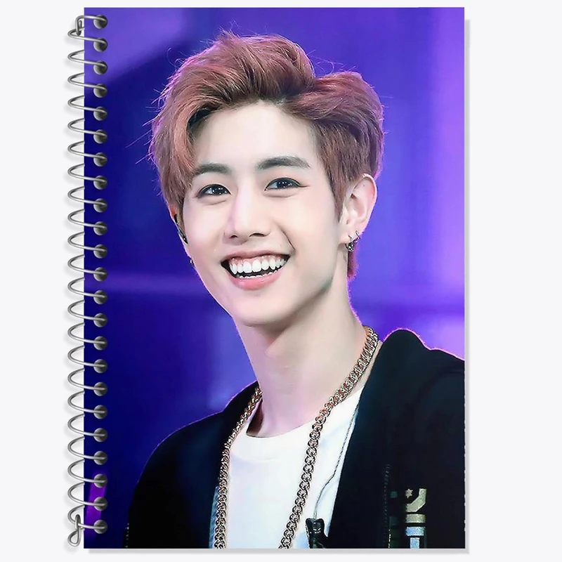 دفتر زبان 50 برگ خندالو مدل سه خط طرح مارک گروه گات سون GOT7 کد 21009