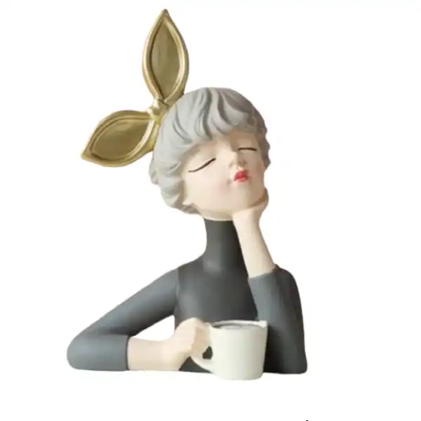 مجسمه مدل نسکافه به دست