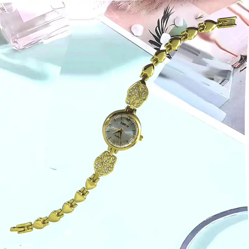 ساعت مچی عقربه ای زنانه مدل نگین دار قلبی کد ghn1