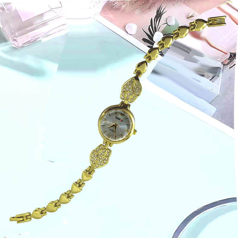 ساعت مچی عقربه ای زنانه مدل نگین دار قلبی کد ghn1