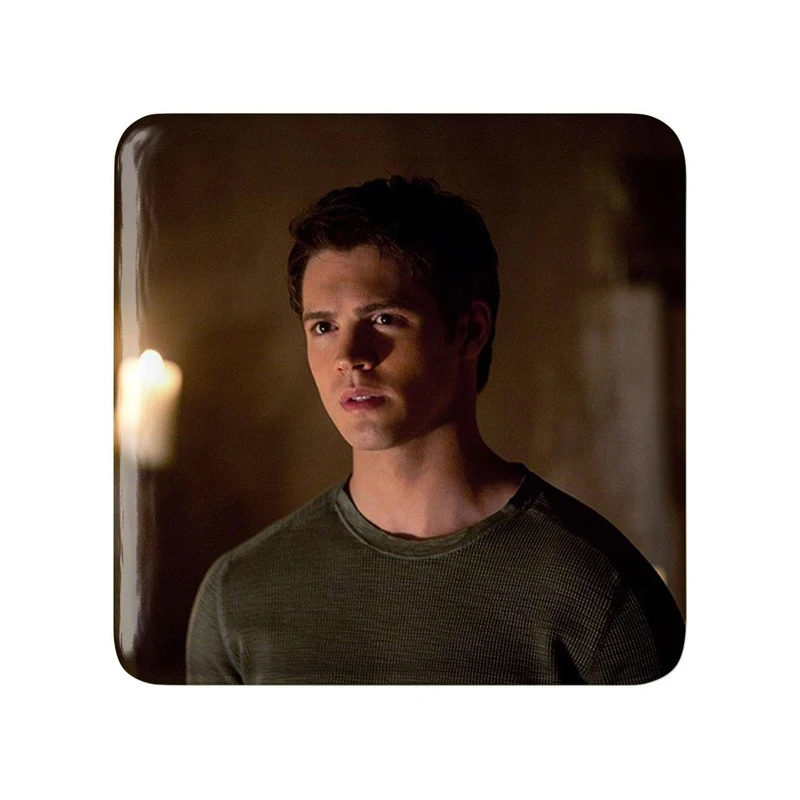 مگنت خندالو مدل جرمی گیلبرت خاطرات یک خون آشام  The Vampire Diaries  کد 23684