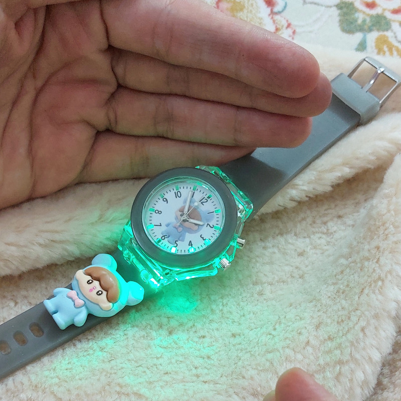 ساعت مچی عقربه ای بچگانه مدل چراغدار موزیکال کد 1 ساعت مچی عقربه ای بچگانه مدل چراغدار موزیکال کد 1