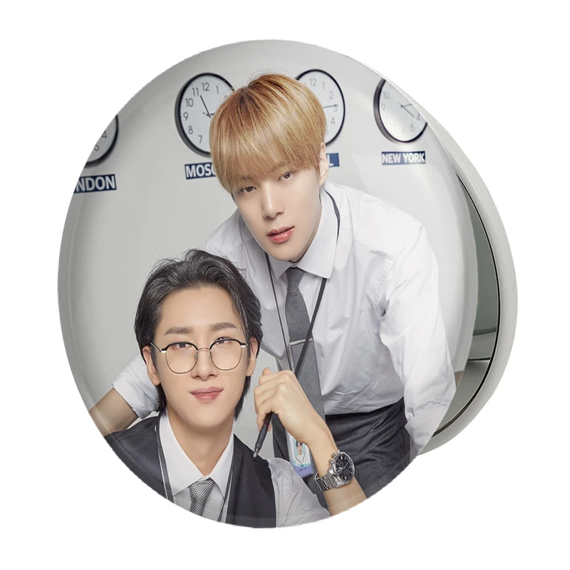 آینه جیبی خندالو طرح گروه مانستا اکس Monsta X مدل تاشو کد 21205 