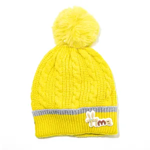 کلاه بافتنی بچگانه مدل ساده منگوله دار