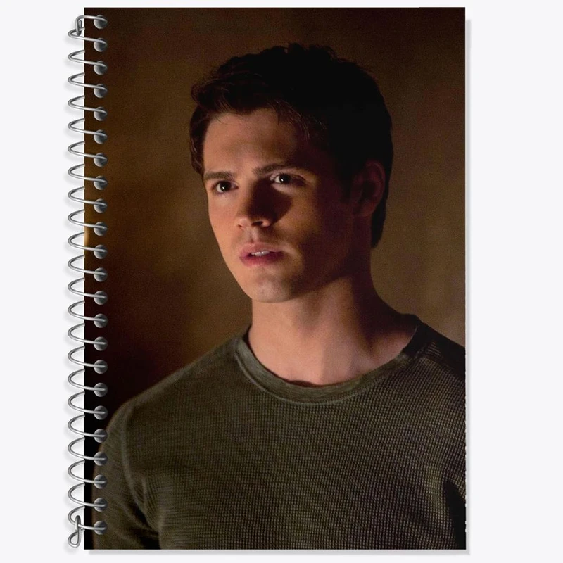 دفتر زبان 50 برگ خندالو مدل دو خط طرح جرمی گیلبرت خاطرات یک خون آشام The Vampire Diaries کد 23684