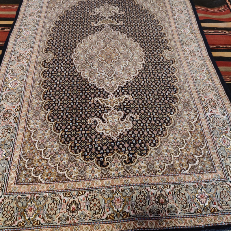 فرش دستبافت یک و نیم متری طرح ماهی کد SH 85 یک جفت