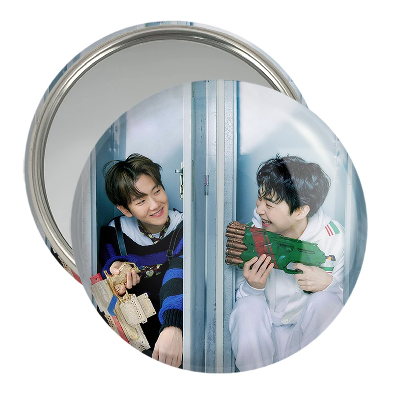 آینه جیبی خندالو مدل شیومین و بکهیون گروه اکسو EXO  کد 16858