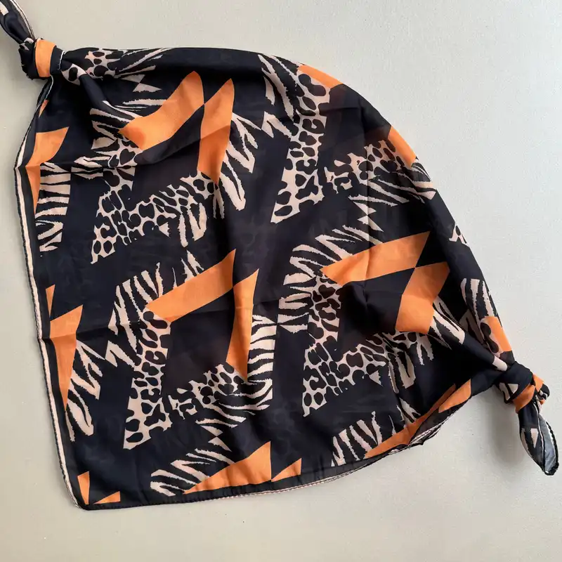 روسری زنانه مدل مینی نخی پلنگی لوزی مجلسی قواره 70