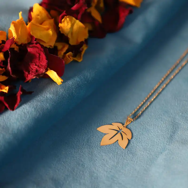 گردنبند طلا 18 عیار زنانه الن نار مدل برگ 10165