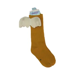 جوراب دخترانه مدل بال فرشته رنگ خردلی