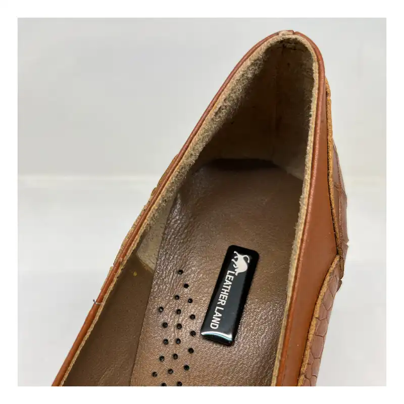 کفش زنانه سرزمین چرم مدل 1403 رنگ عسلی