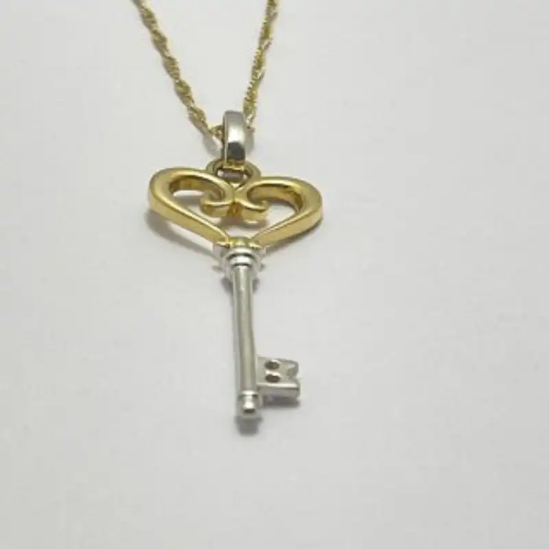 گردنبند طلا 18 عیار زنانه مدل GA006 طرح کلید طرح قلب