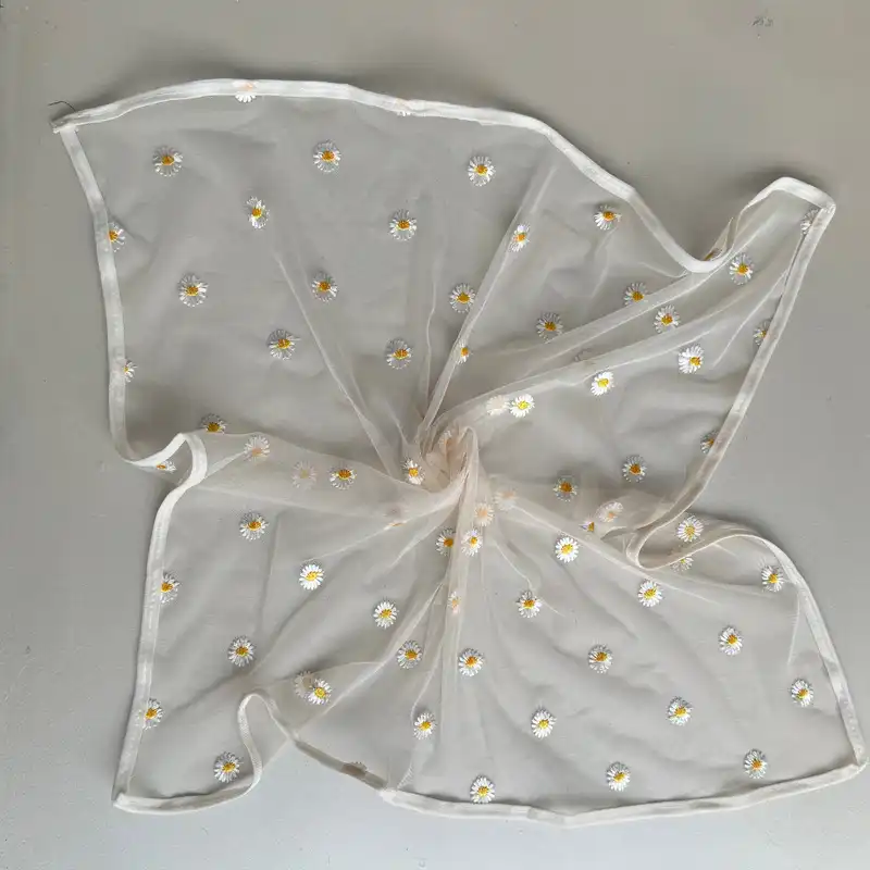 روسری زنانه مدل توری گل بابونه ای کد 60