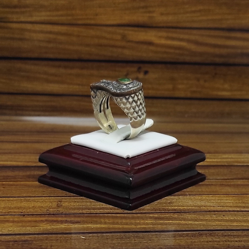 انگشتر نقره زنانه سلین کالا مدل زمرد طبیعی کد Mps-11 انگشتر نقره زنانه سلین کالا مدل زمرد طبیعی کد Mps-11