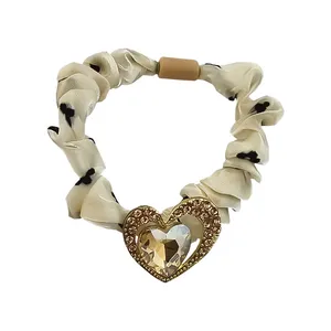 کش مو زنانه مدل فانتزی طرح قلب شیشه ای نگین دار با گل کد 22291