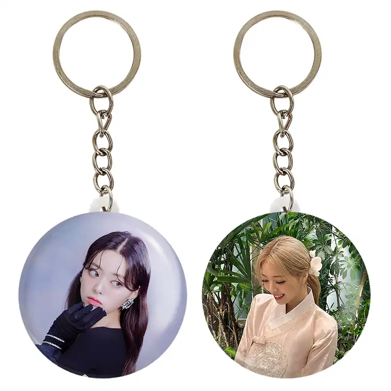 جاکلیدی خندالو مدل یونا گروه ایتزی ITZY کد 2022120217 مجموعه 2 عددی