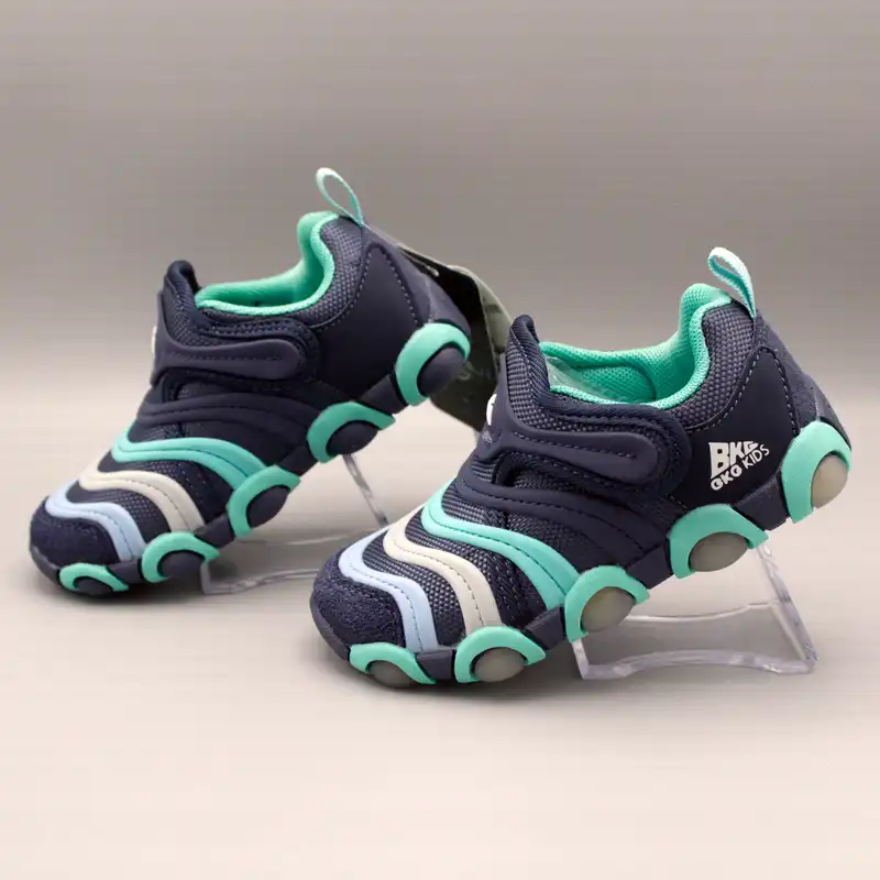 کفش مخصوص پیاده روی بی کی جی کیدز مدل چراغ دار کد 416