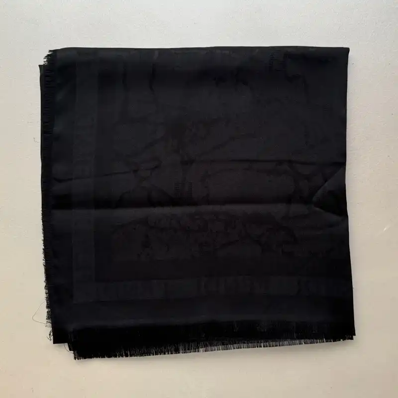 روسری زنانه مدل نخی ژاکارد ابر و بادی چهار فصل