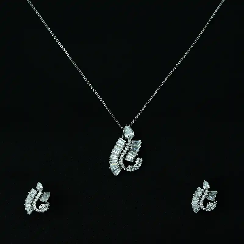 نیم ست زنانه مدل دفرمه نگین دار رنگ نقره ای