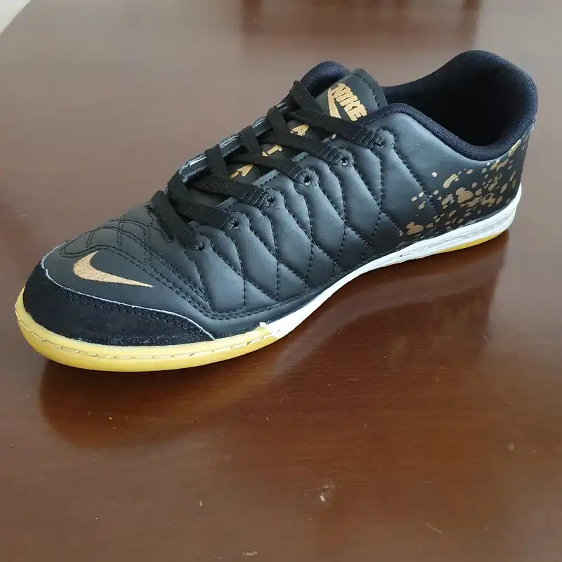 کفش فوتسال مردانه مدل سالنی مجیستا کد Mb