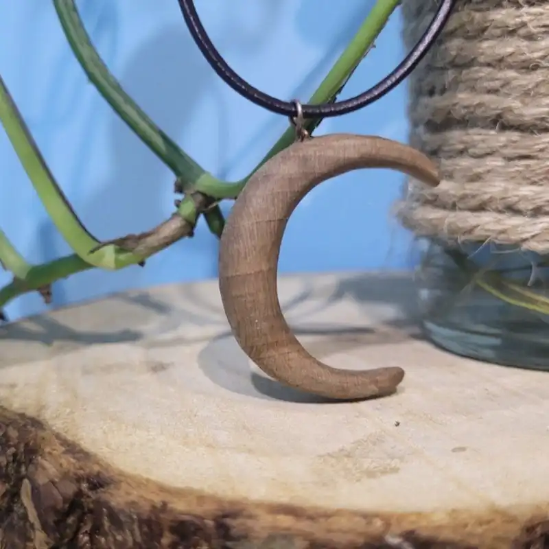 گردنبند مدل چوبی ماه