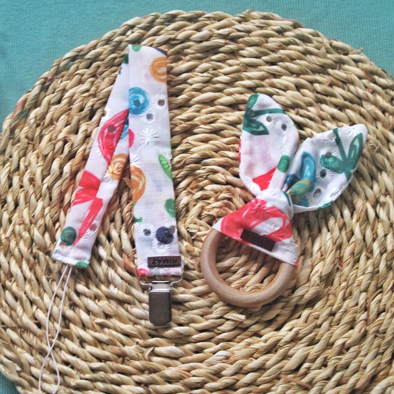 ست پیشبند هدبند و پاپوش نوزادی ریماز مدل بهار کد m2403 به همراه دندانگیر و بند پستانک - - 4