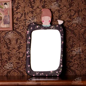 آینه چوبی‏ رنگ آمیزی‏  ‏‏رنگ ‏بنفش‏ طرح ‏شازده کوچولو‏ مدل 1509700002
