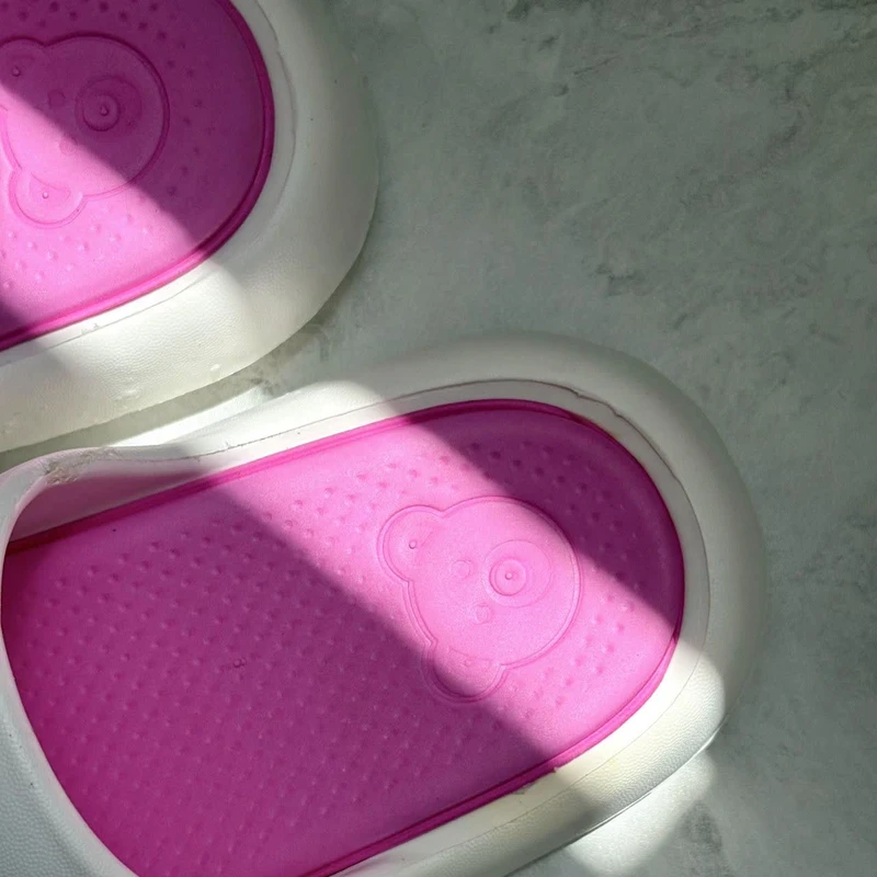 عکس شماره 5 : دمپایی دخترانه زیتون مدل عروسکدار فراگ