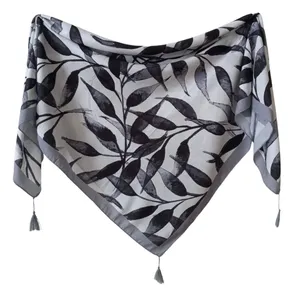روسری زنانه مدل برگ برگی منگوله دار