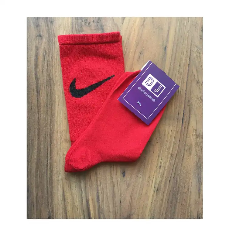 جوراب ورزشی زنانه مدل ساق دار رنگ قرمز